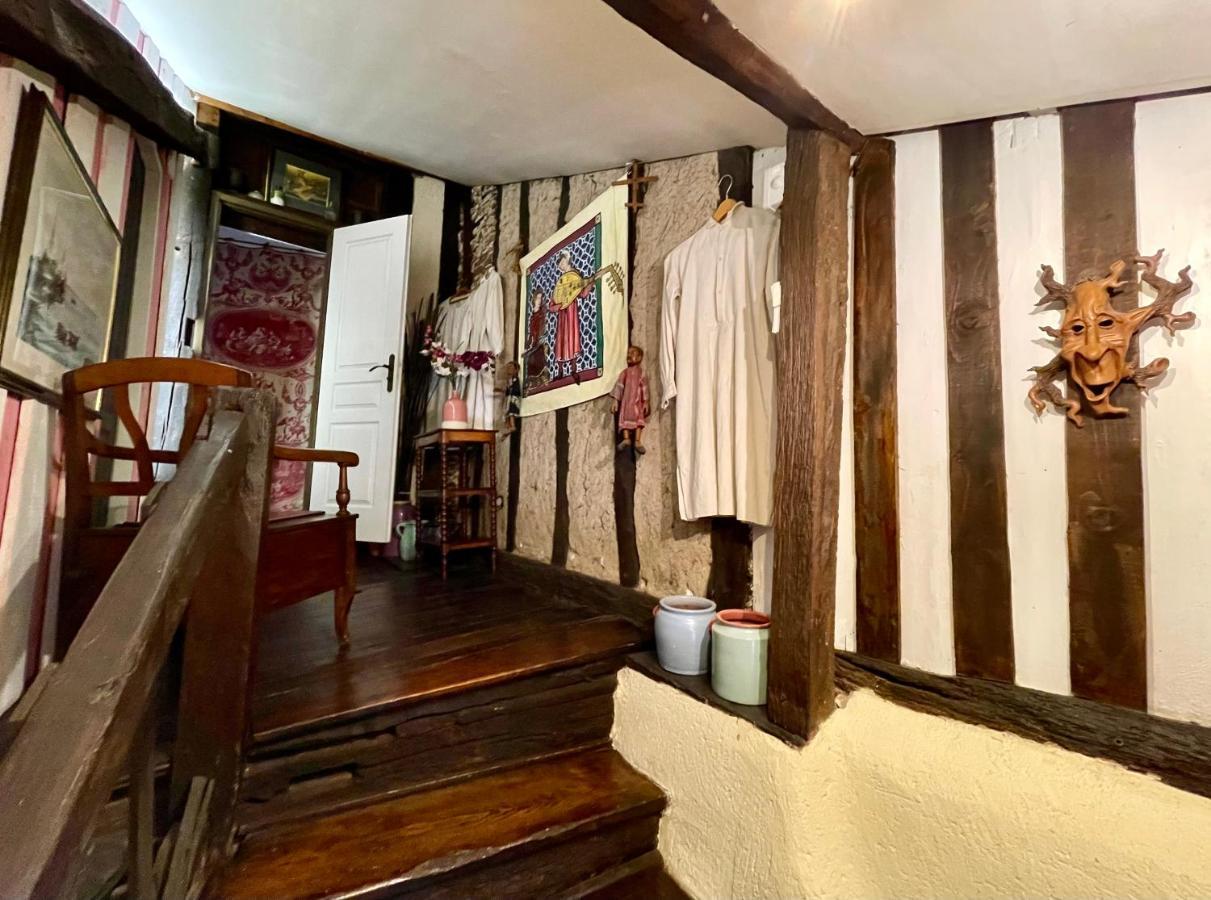 Le Colombier De Cyrano Et Roxane Frühstückspension